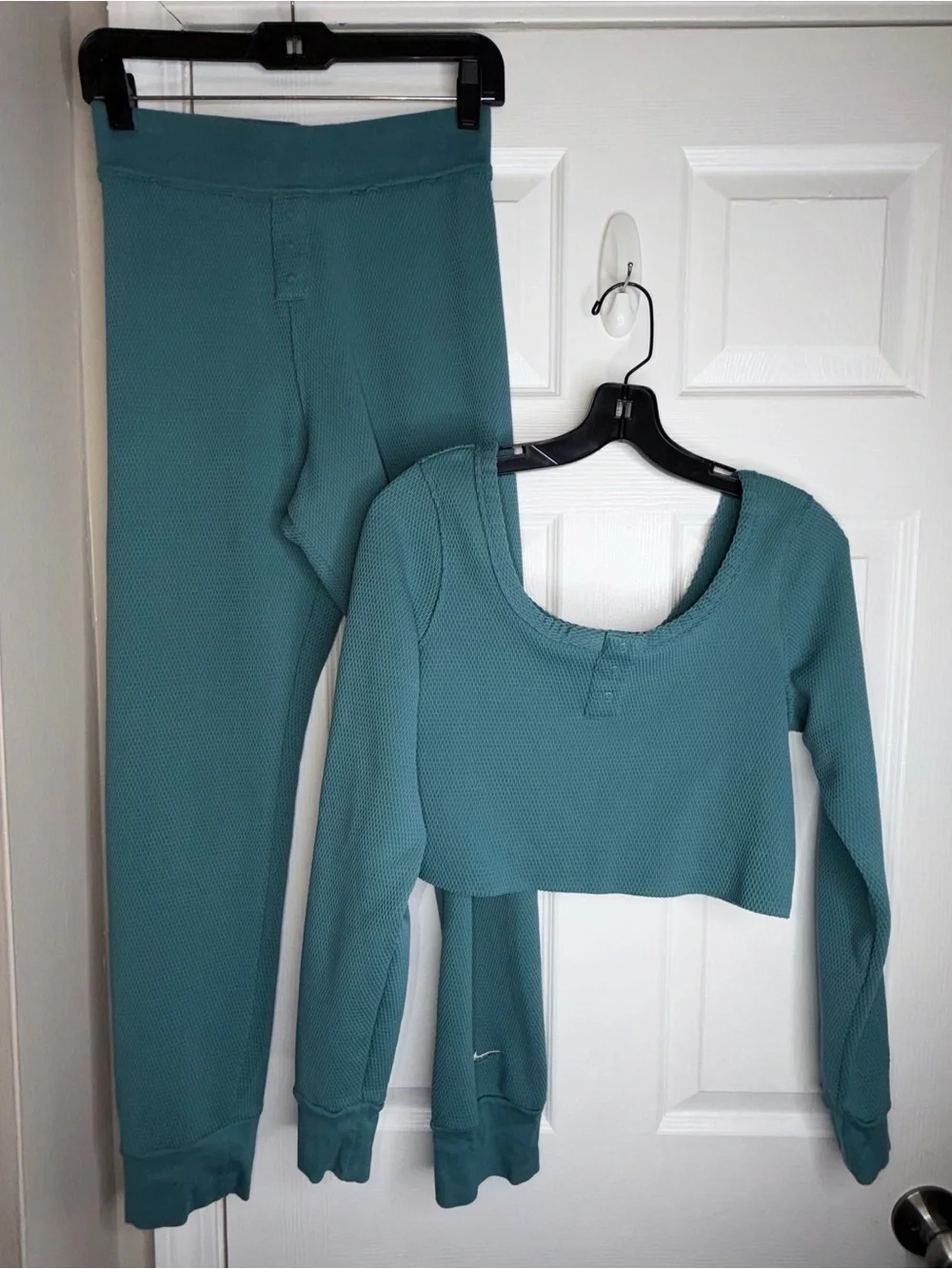 NWOT Nike Women’s Medium Everyday Waffle Knit Crop Top & Legging Pant Set M Teal